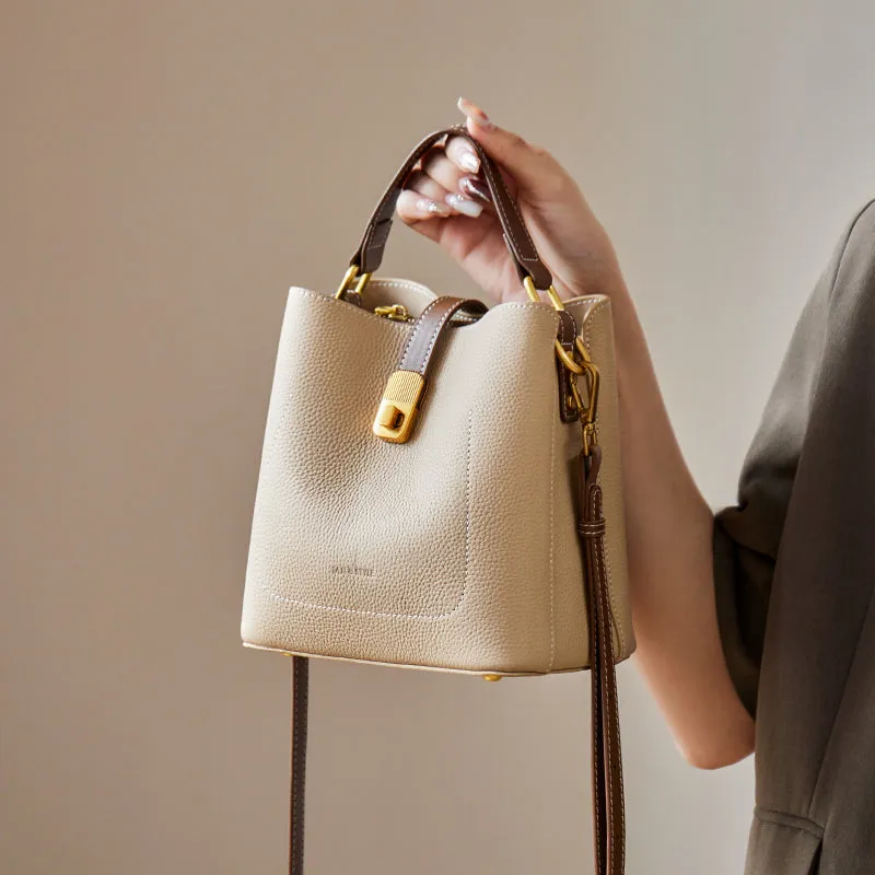 Elegant Multi-Seasonal Shoulder Bag