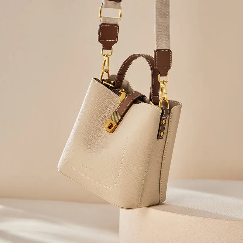 Elegant Multi-Seasonal Shoulder Bag