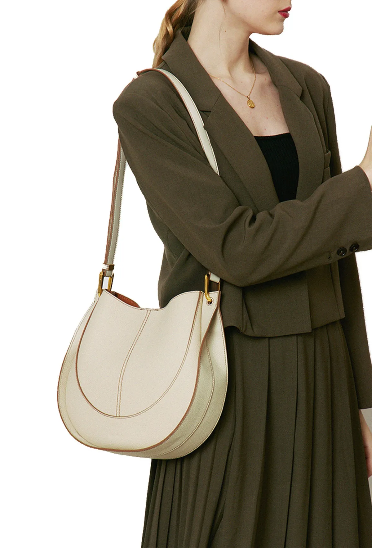 Ladies Cowhide Shoulder Bag, Fashionable Saddle Handbag